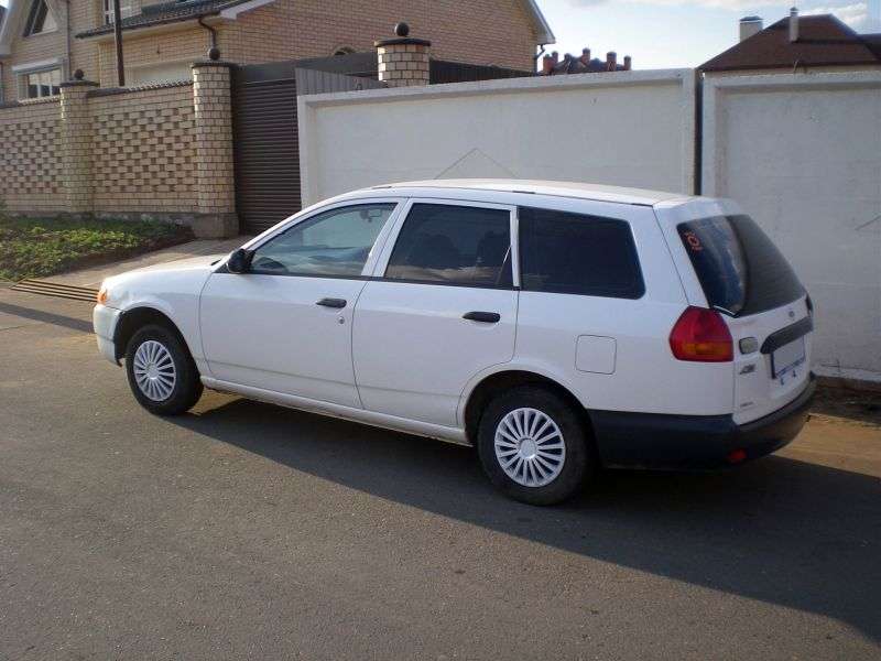 Nissan Wingroad Y11 [restyling] station wagon 1.5 AT (2001–2005)