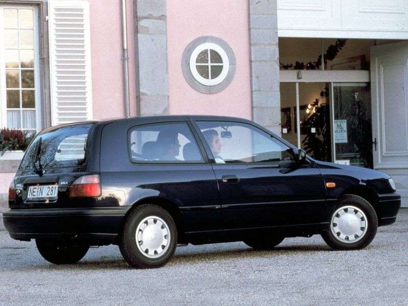 Nissan Sunny N14 hatchback 3 drzwiowy 2,0 MT (1990 1995)