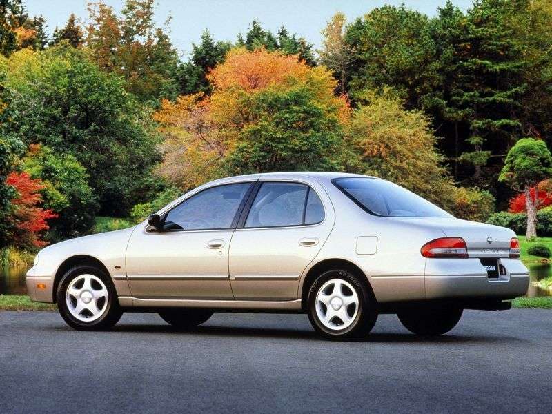 Nissan Altima U13 [zmiana stylizacji] sedan 2.4 AT (1995 1997)
