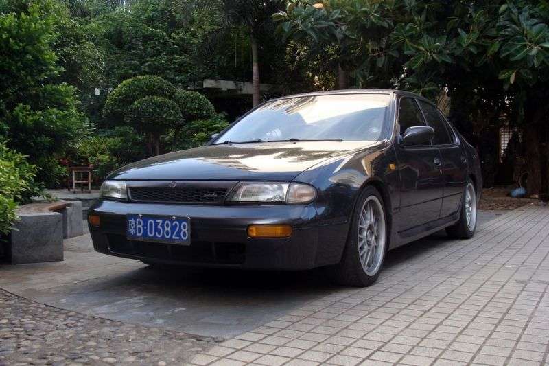 Nissan Altima U13 sedan 2.4 MT (1993 1995)