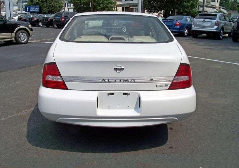 Nissan Altima L30 [zmiana stylizacji] sedan 2.4 AT (2000 2001)