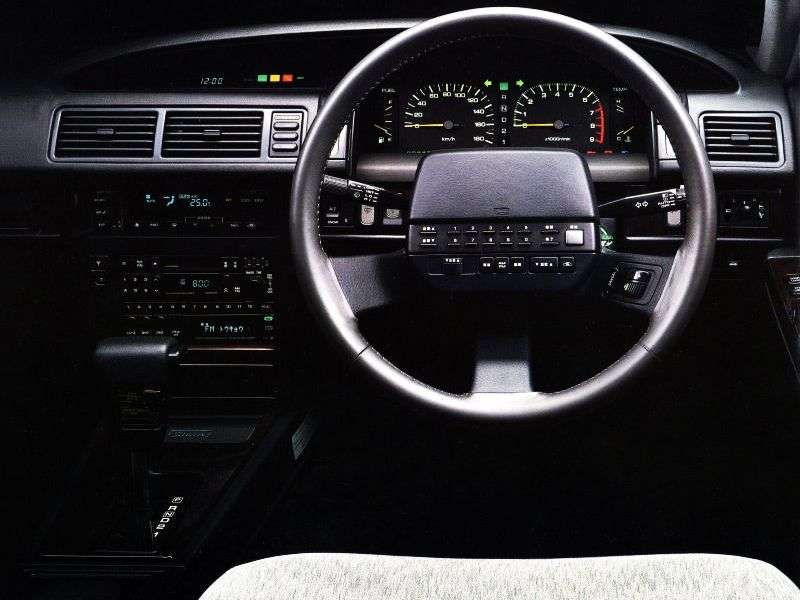 Nissan Cima Y31 sedan 3.0 T AT (1988 1991)