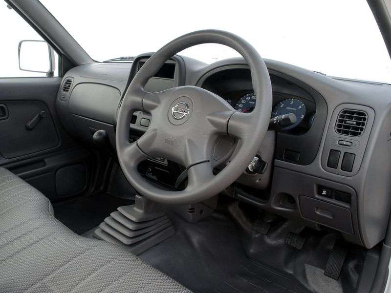 Nissan Frontier pierwszej generacji 2 drzwiowy pickup z kabiną zwykłą 2,4 MT AWD (1998 obecnie)