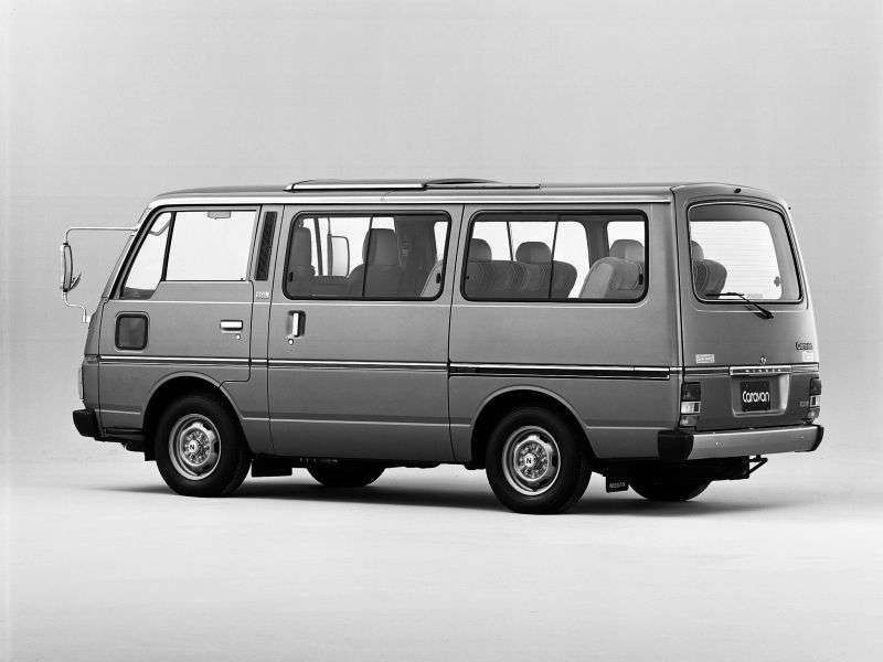 4 drzwiowy minibus Nissan Caravan E23 2.2 D AT z wysokim dachem, długi (1983 1987)