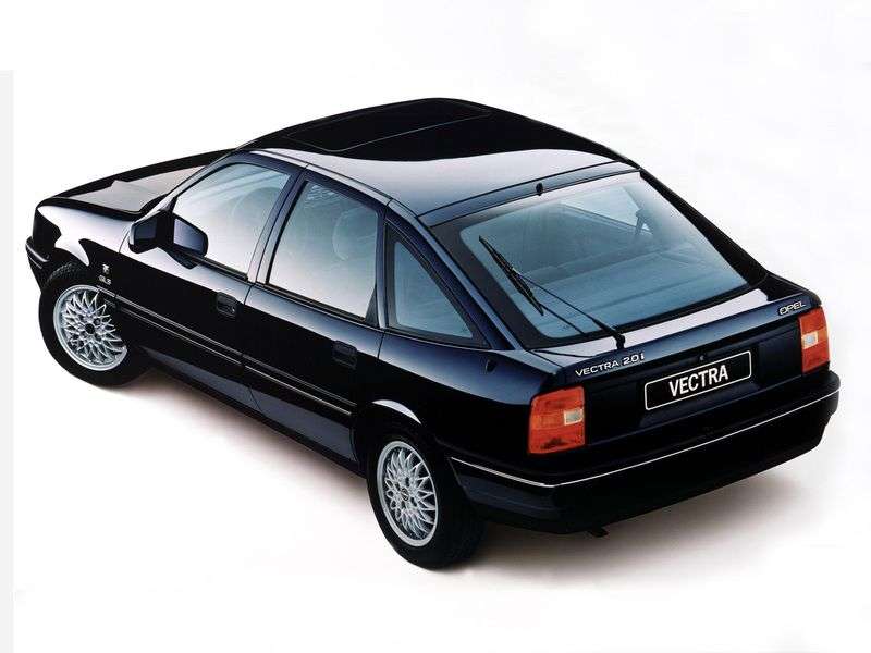 Opel Vectra Ahatchback 1.8 MT (1988 1990)