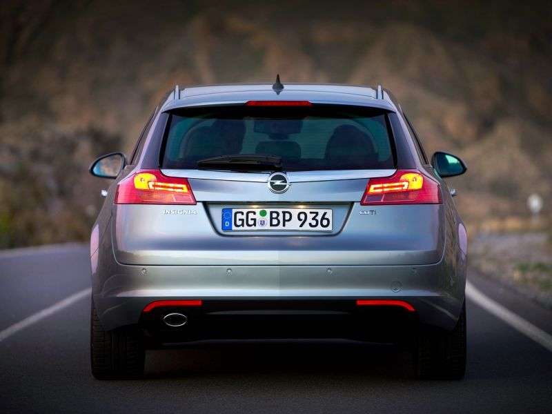 Opel Insignia Sports Tourer pierwszej generacji 5 drzwiowy kombi 2.0 BiTurbo CDTI AT 4x4 (2012 2013)