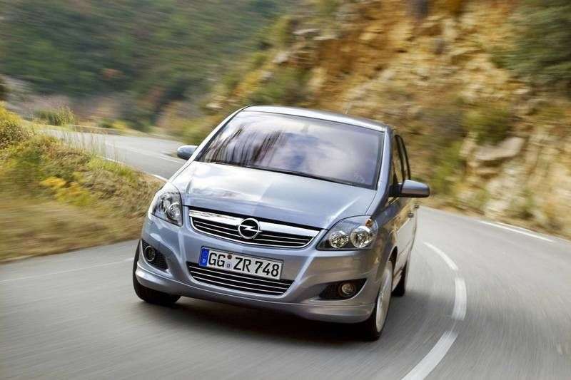 Rodzina Opel Zafira [zmiana stylizacji] minivan 1.9 CDTI Easytronic (2008–2010)
