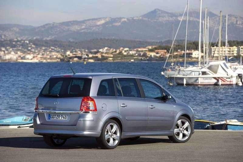 Rodzina Opel Zafira [zmiana stylizacji] minivan 1.6 CNG MT (2008–2010)