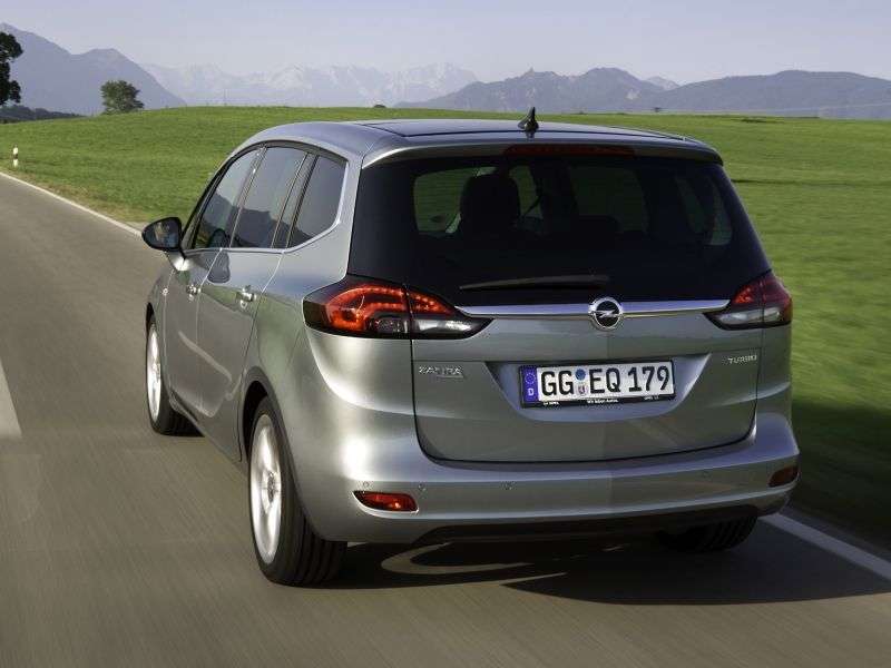 Opel Zafira CTourer minivan 1.8 MT Essentia (2012 obecnie)