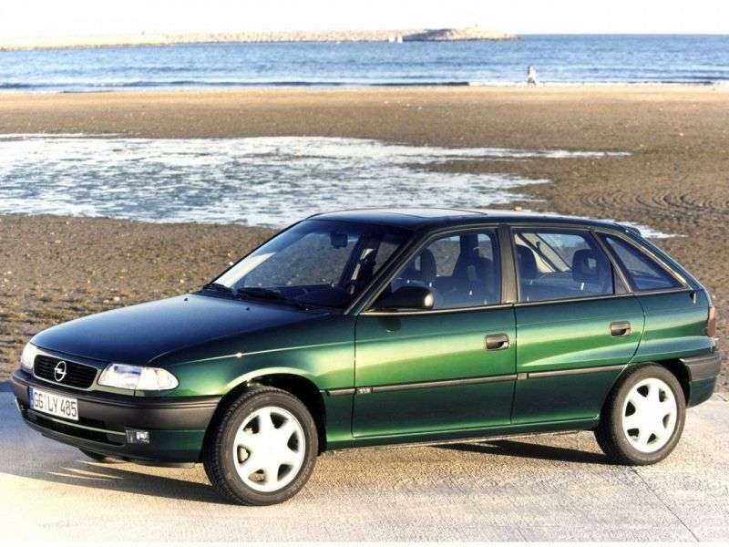 Opel Astra F [zmiana stylizacji] hatchback 5 drzwiowy. 1,6 MT (1994 1998)