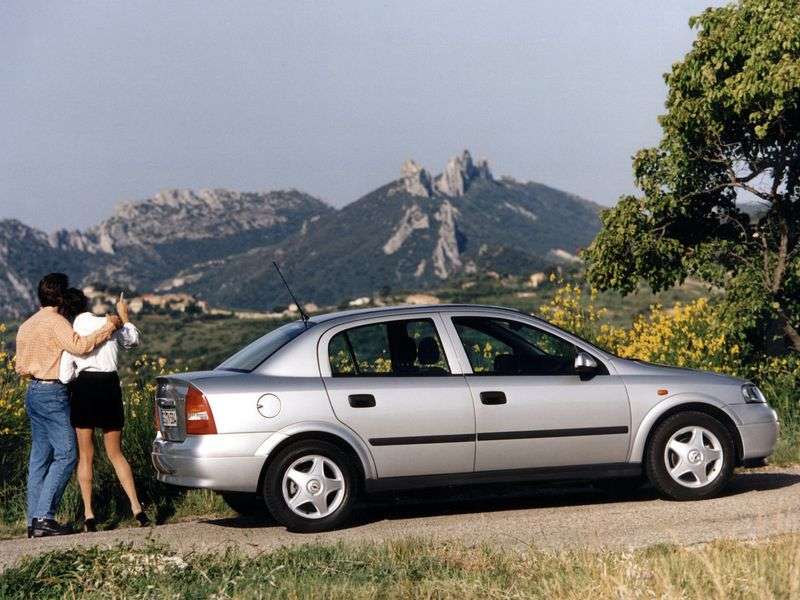 Opel Astra Gsedan 4 drzwiowy 1,4 AT (1998 2004)