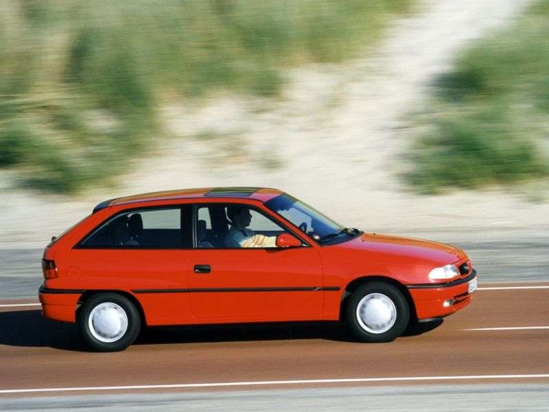 Opel Astra F [restyling] 1.8 MT hatchback (1994–1996)