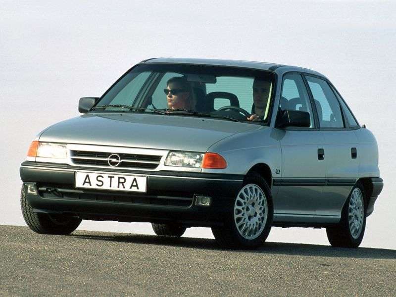 Opel Astra Fsedan 1.7 TDS MT (1992–1994)