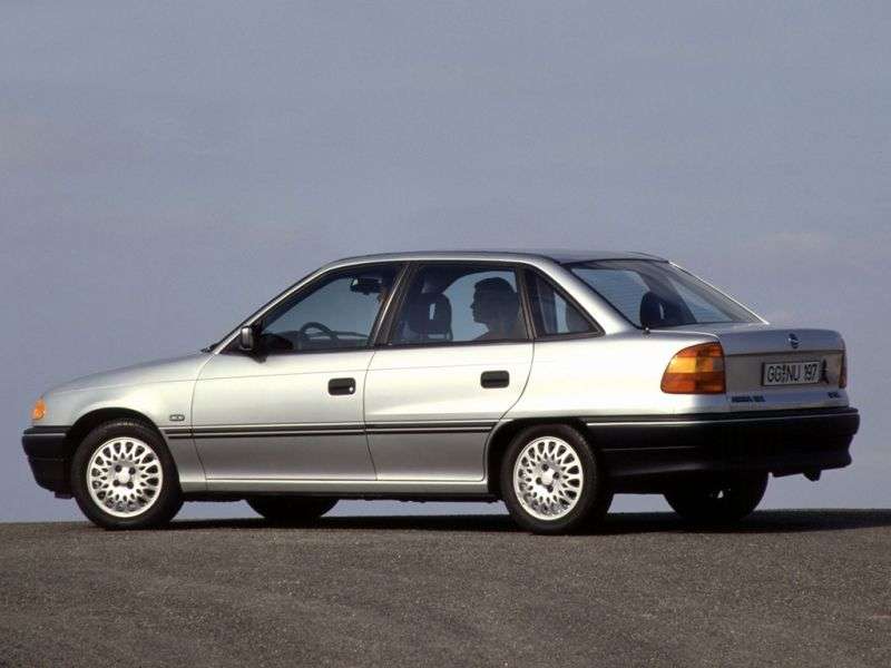Opel Astra Fsedan 1.4 MT (1992–1994)