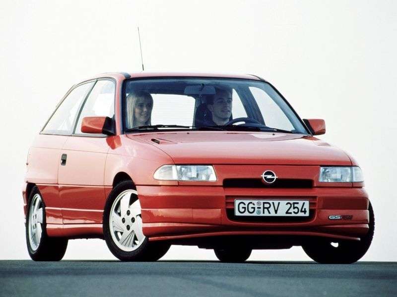 Opel Astra FGSi hatchback 3 drzwiowy 1,8 MT (1993 1994)