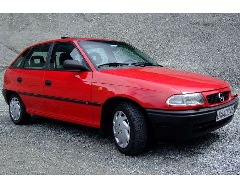 Opel Astra F [restyling] 5 bit hatchback 1.6 AT (1994–1998)