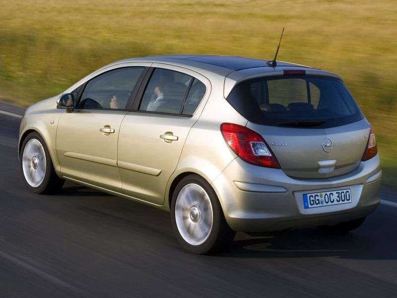 5 drzwiowy Opel Corsa D hatchback 1,2 mln ton (2006 2010)