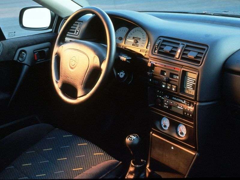 Opel Calibra 1. generacja [zmiana stylizacji] coupe 2.5 AT (1993 1997)