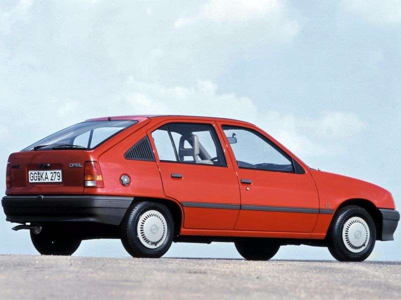 Opel Kadett Ehetchbek 5 dv. 1.3 MT (1985–1991)