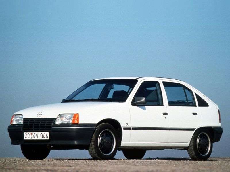 Opel Kadett Ehetchbek 5 dv. 1.3 MT (1985–1991)