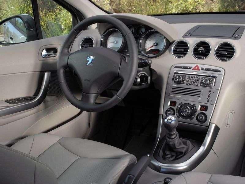 Peugeot 308 5 drzwiowy hatchback pierwszej generacji 1,6 mln ton (2008 2010)