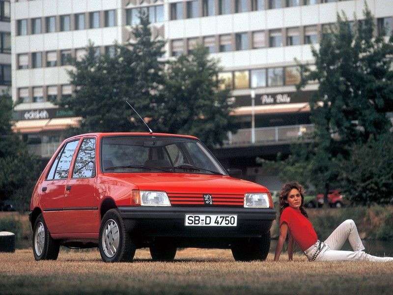 Peugeot 205 pierwszej generacji 5 drzwiowy hatchback 1,1 mln ton (1983 1998)
