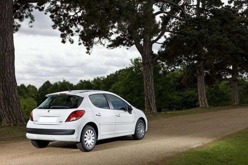 Peugeot 207 (zmiana stylizacji) 5 drzwiowy hatchback pierwszej generacji. 1,4 MT Active (2009 obecnie)
