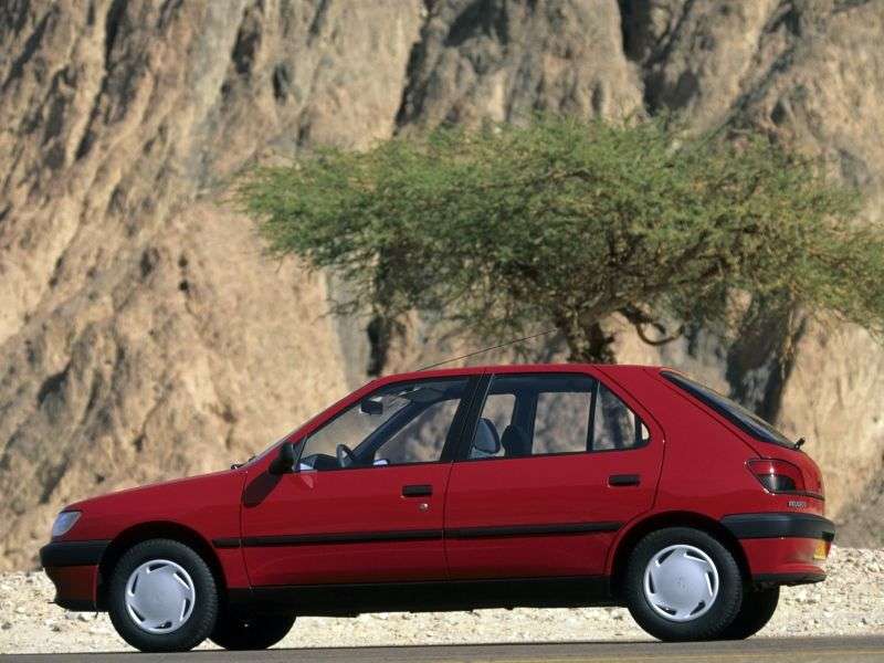 Peugeot 306 1st generation hatchback 5 bit. 1.9 D MT (1993 – N.)
