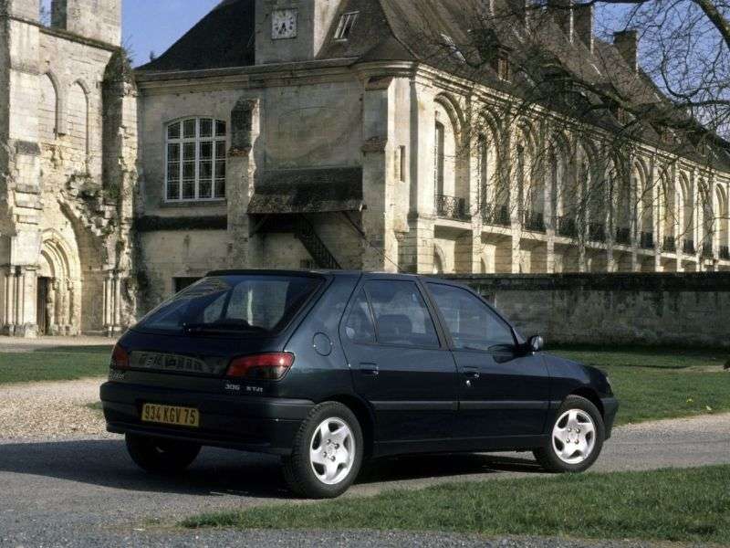 Peugeot 306 1st generation hatchback 5 bit. 1.1 MT (1993 – BC)