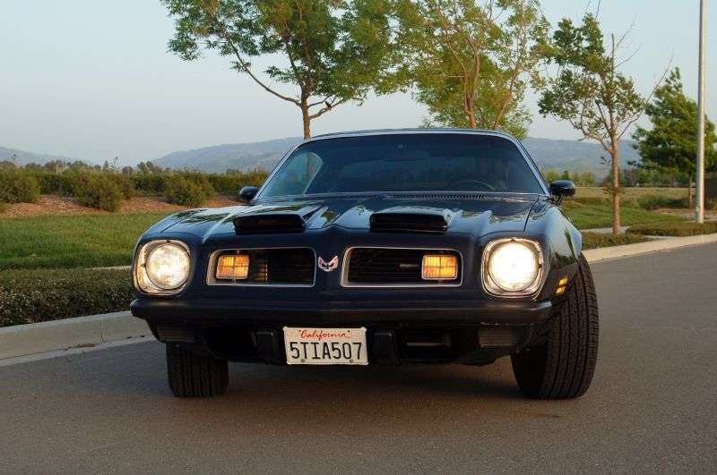Pontiac Firebird 2. generacja [zmiana stylizacji] Formula coupe 2 drzwi. 5,7 4 MT (1974–1976)