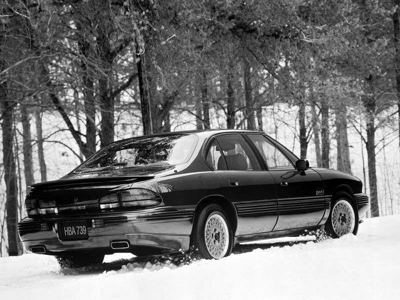 Pontiac Bonneville 4 drzwiowy sedan SSEi 8. generacji. 3,8 w SSEi (1994 1995)