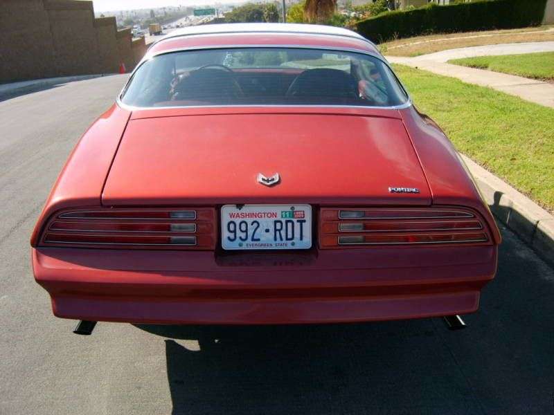 Pontiac Firebird 2nd generation [2nd restyling] Esprit coupe 2 dv. 5.7 3MT (1976–1977)