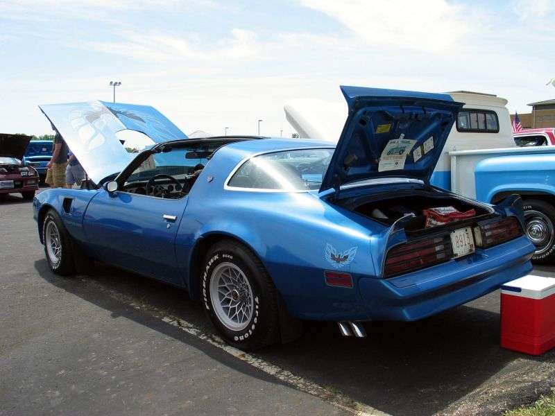 Pontiac Firebird 2. generacja [trzecia zmiana stylizacji] Trans Am T Roof targa 2 drzwi. 6,6 MT (1977 1978)