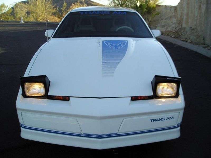 Pontiac Firebird 3. generacji Trans Am T Roof targa 2 drzwiowy 5,0 MT (1983 1984)