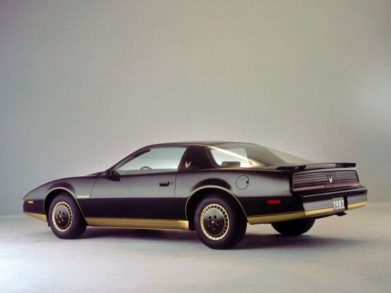 Pontiac Firebird 3. generacji Trans Am coupe 2 drzwiowy. 5,0 MT (1983 1984)