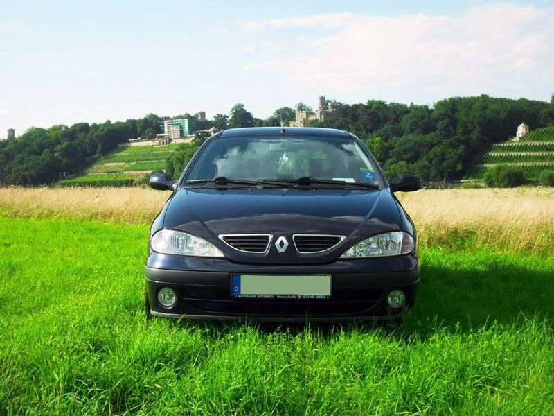 Renault Megane pierwszej generacji [zmiana stylizacji] kombi 1.4 MT (1999 2003)