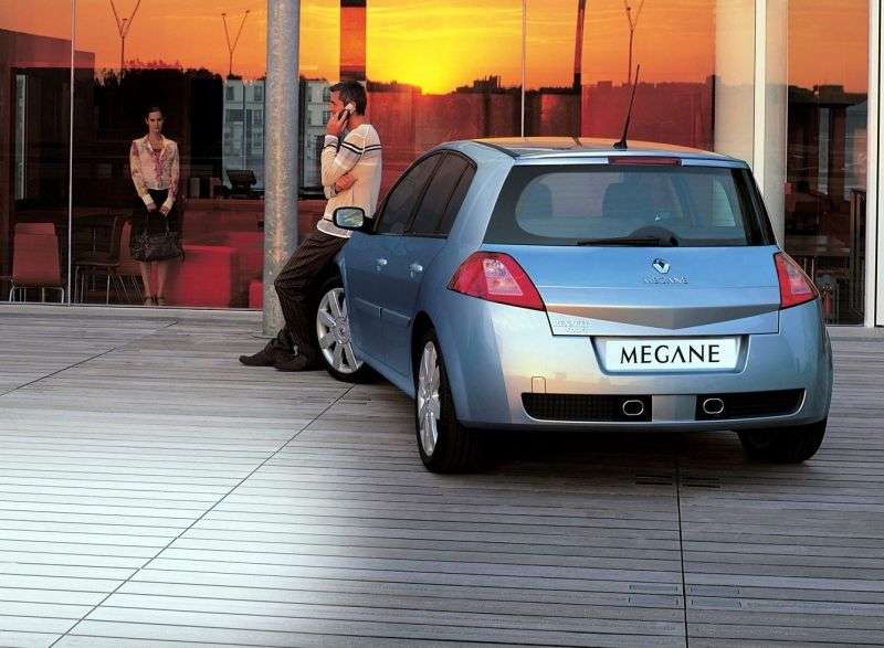 5 drzwiowy hatchback Renault Megane 2 generacji RS 2,0 T MT (2004–2006)