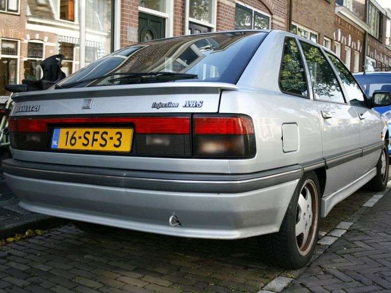 Renault 21 1st generation [restyled] hatchback 2.2 MT (1989–1994)