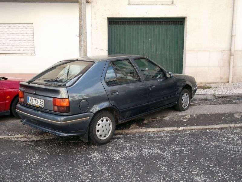 Renault 19 hatchback pierwszej generacji, 5 drzwiowy 1,4 AT (1989 1990)