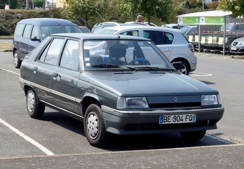 5 drzwiowy hatchback Renault 11 drugiej generacji 1,4 T MT (1986 1989)