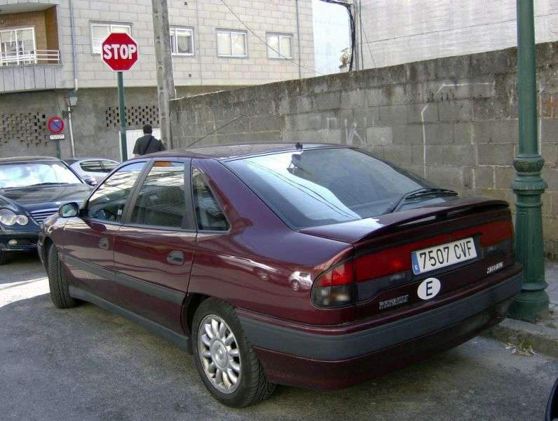 5 drzwiowy Renault Safrane Biturbo hatchback pierwszej generacji 3.0 Twinturbo MT (1994 1996)