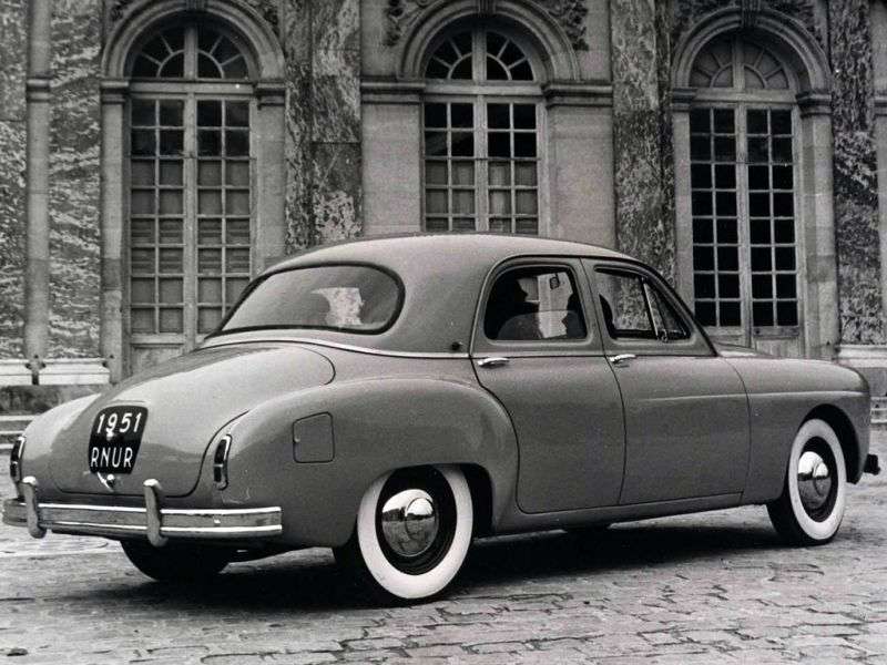 Renault Fregate sedan 1.generacji 2.0 MT (1951 1954)