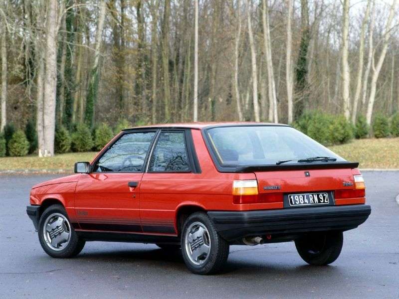 Renault 11 hatchback pierwszej generacji 3 drzwiowy 1,4 MT (1983 1986)