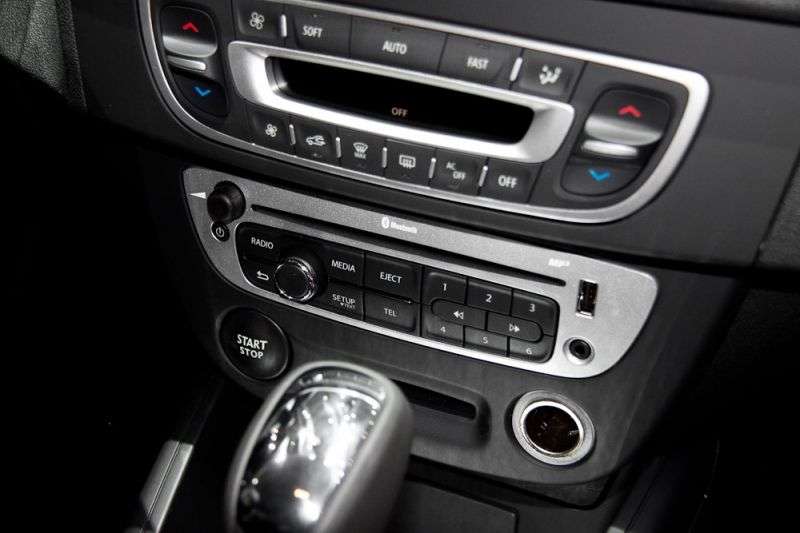 Renault Megane trzeciej generacji [zmiana stylizacji] hatchback 5 drzwiowy. 2.0 CVT Limited Edition (2012 obecnie)