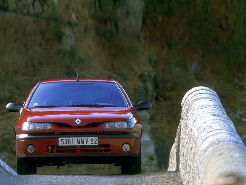 Renault Laguna 1.generacja [zmiana stylizacji] hatchback 1.6 MT (1998 2001)