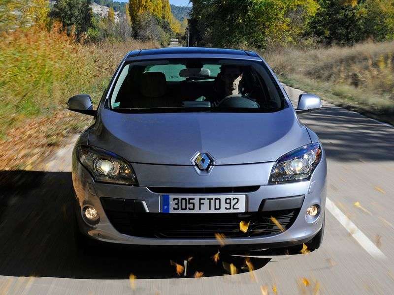 5 drzwiowy hatchback Renault Megane 3 generacji 2.0 CVT Dynamique (2011) (2010 2012)