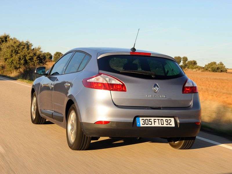 5 drzwiowy hatchback Renault Megane 3 generacji 2.0 CVT Expression (2012) (2010 2012)