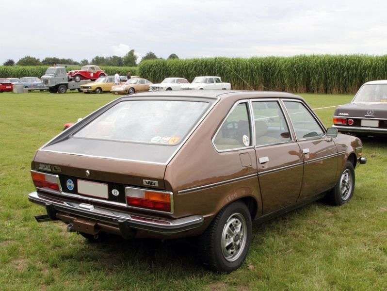 Renault 30 hatchback 1.generacji 2.7 MT (1977 1979)