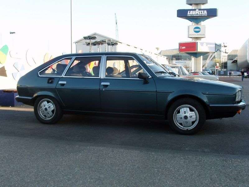 Renault 30 hatchback 1.generacji 2.7 MT (1978 1984)