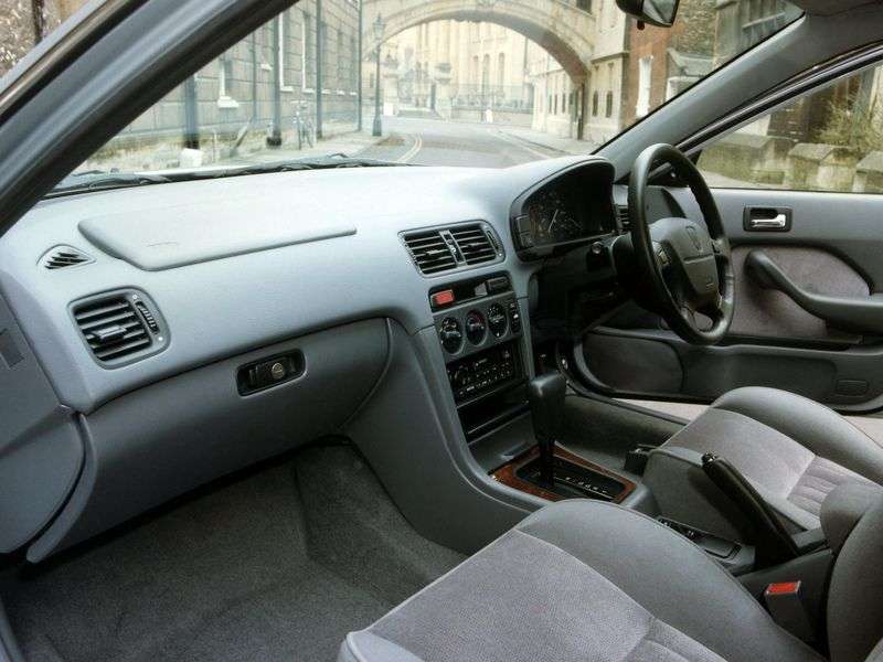 Rover 600 Series sedan pierwszej generacji 618 MT i / Si (1996 1999)